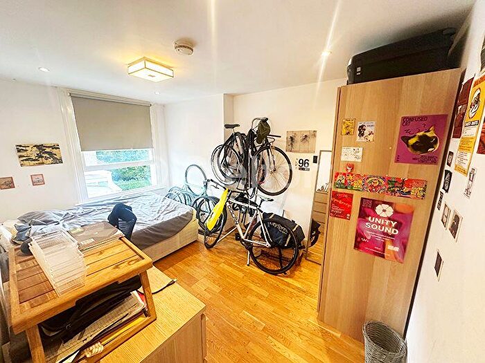 3 Bedroom Flat To Rent In Hillmarton Road, London, N7
