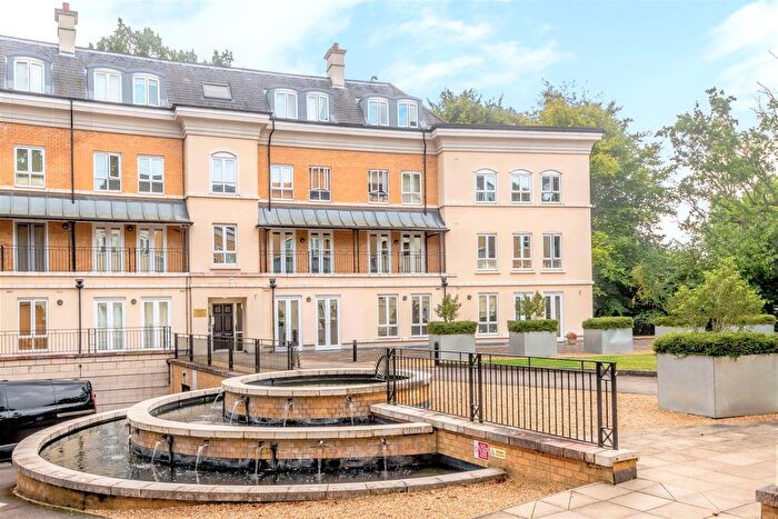 2 Bedroom Flat To Rent In Heathside Crescent, Woking, Surrey, GU22