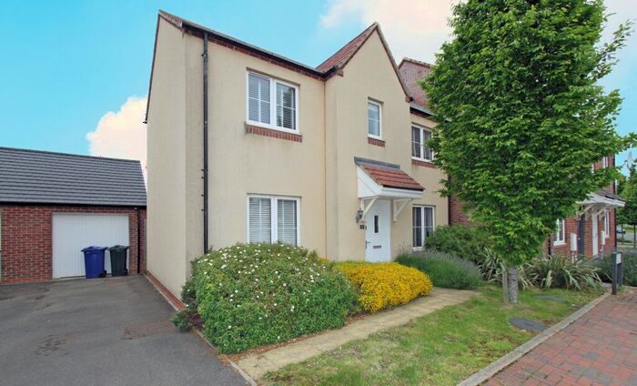 3 Bedroom End Of Terrace House To Rent In Chaffinch Way, Bodicote, Oxon, OX15