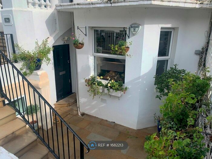 2 Bedroom Flat To Rent In Russell Road, London, W14