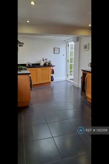 2 Bedroom Semi-Detached House To Rent In Crescent Road, Herts, EN4