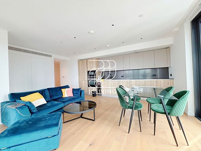 2 Bedroom Flat To Rent In The Makers, London, N1