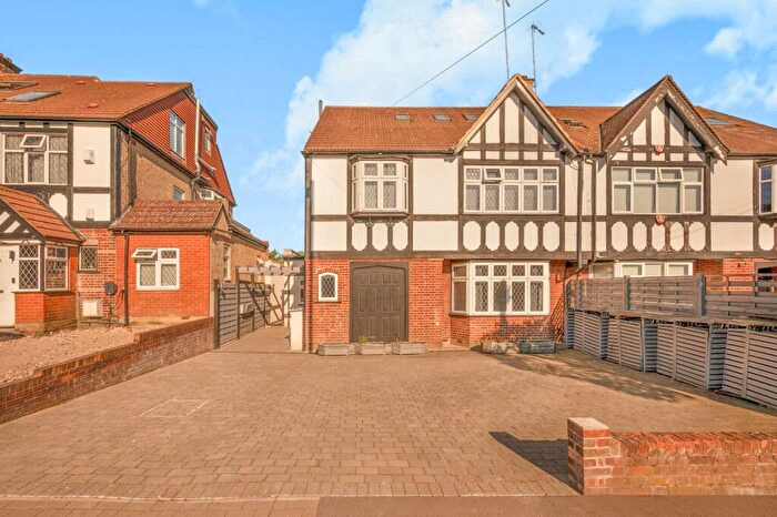 2 Bedroom Flat For Sale In Holders Hill Road, Mill Hill, London, NW7