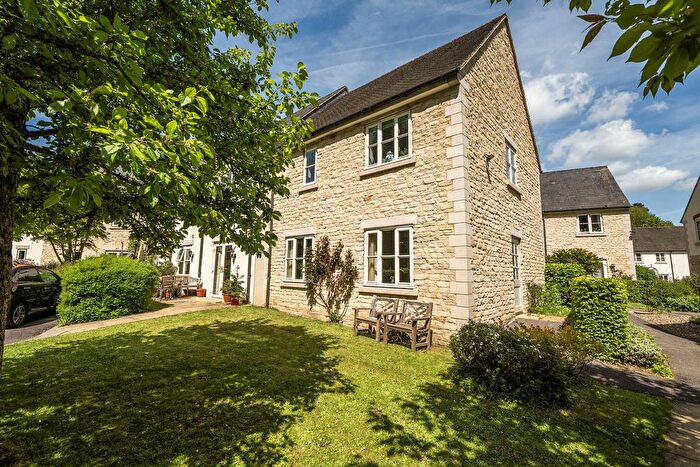2 Bedroom Flat For Sale In Inchbrook Court, Stroud, GL5