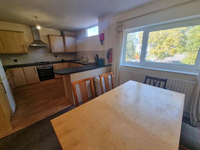 5 Bedroom Semi-Detached House To Rent In Cambridge Gardens, CV32