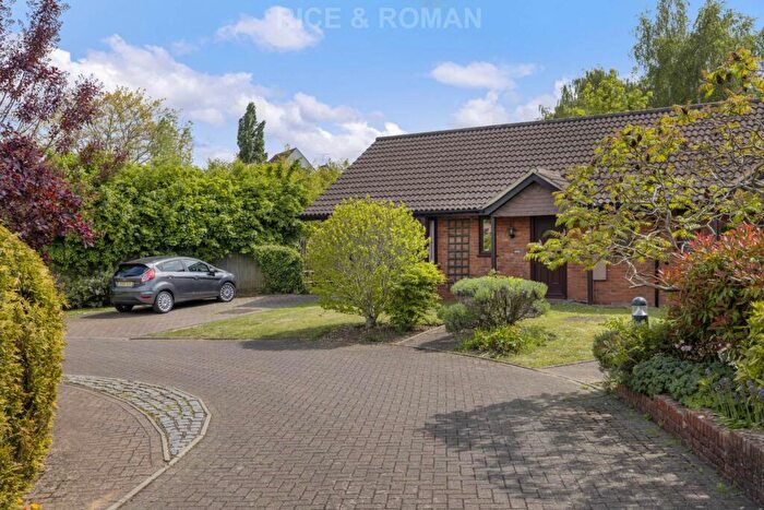 2 Bedroom Retirement Property For Sale In Oakmead Green, Epsom, KT18