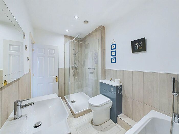 2 Bedroom Penthouse For Sale In Springfield Park, North Parade, Horsham., RH12