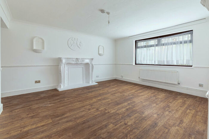 4 Bedroom Semi-Detached House To Rent In Ashton Road, Stratford, E15