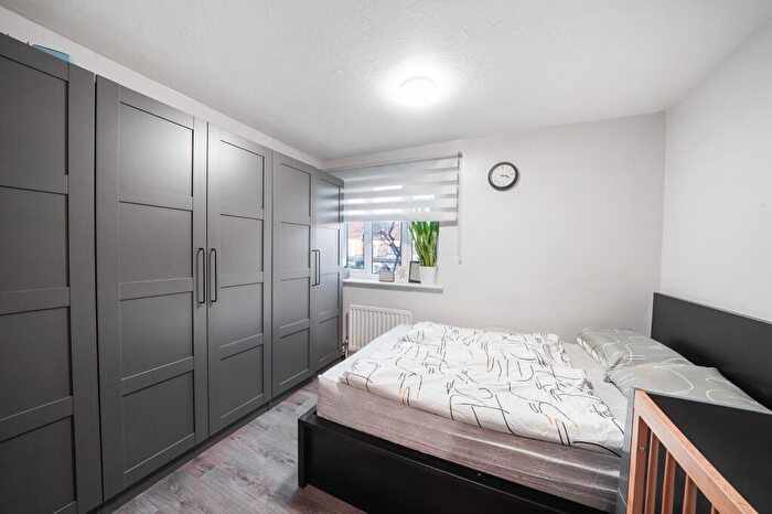 2 Bedroom Flat To Rent In Burnham Gardens, Croydon, CR0