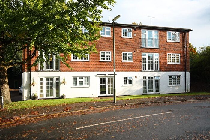 2 Bedroom Flat To Rent In Lower Edgeborough Road, Guildford, GU1