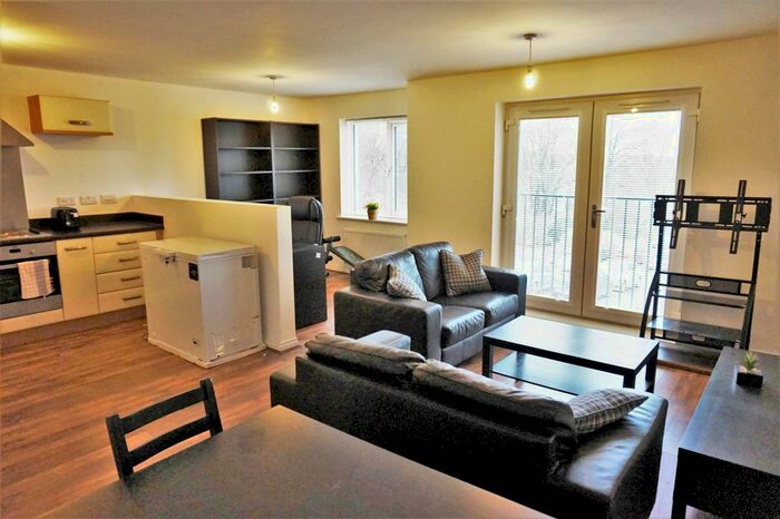 2 Bedroom Flat To Rent In Chestnut Lane, Leeds, LS14