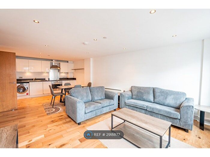 2 Bedroom Flat To Rent In Heritage House, London, N14