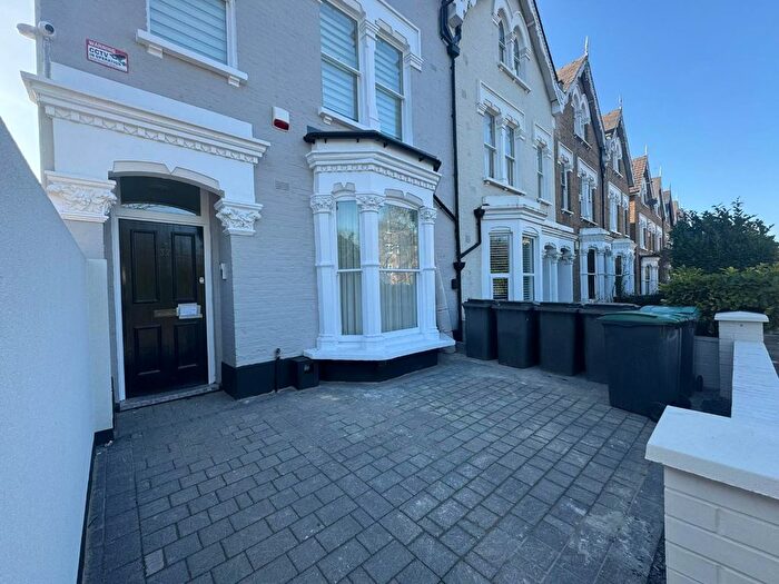 Studio To Rent In Scarborough Road, London, N4