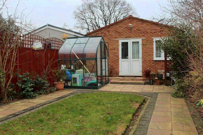 Studio To Rent In Studio Apartment, R/O Silkstream Road, Edgware HA8