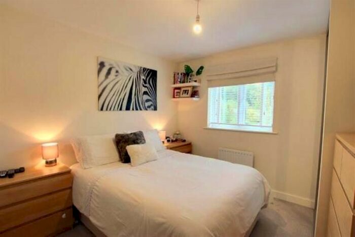 2 Bedroom Flat To Rent In Hawkins Road, RH17