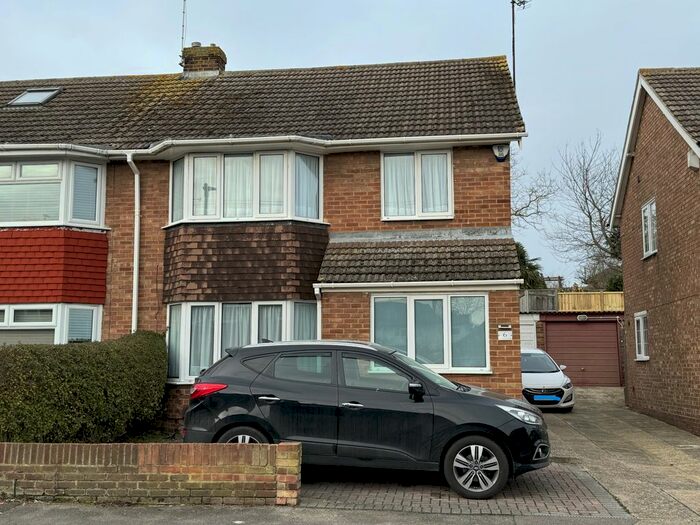 3 Bedroom Semi-Detached House To Rent In Rolvenden Road, Wainscott, ME2