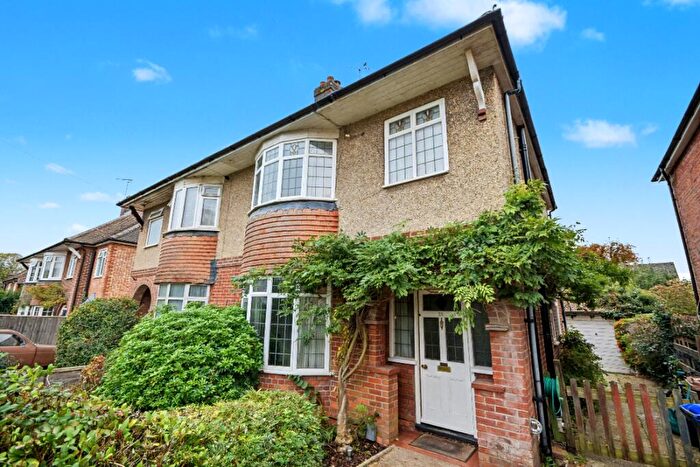 3 Bedroom Semi-Detached House For Sale In South Avenue, Farnham, Surrey, GU9