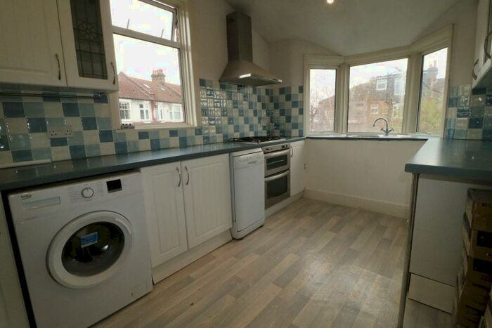 1 Bedroom Flat To Rent In Chimes Avenue, Palmers Green, N13