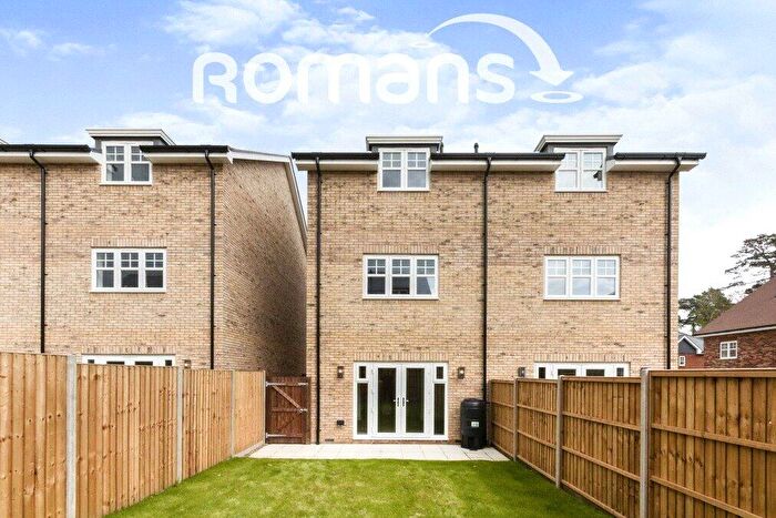 3 Bedroom Semi-Detached House To Rent In The Fairway, Fleet, GU51