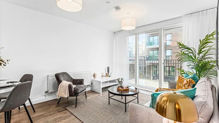 1 Bedroom Flat For Sale In Kenavon Drive, Reading, RG1