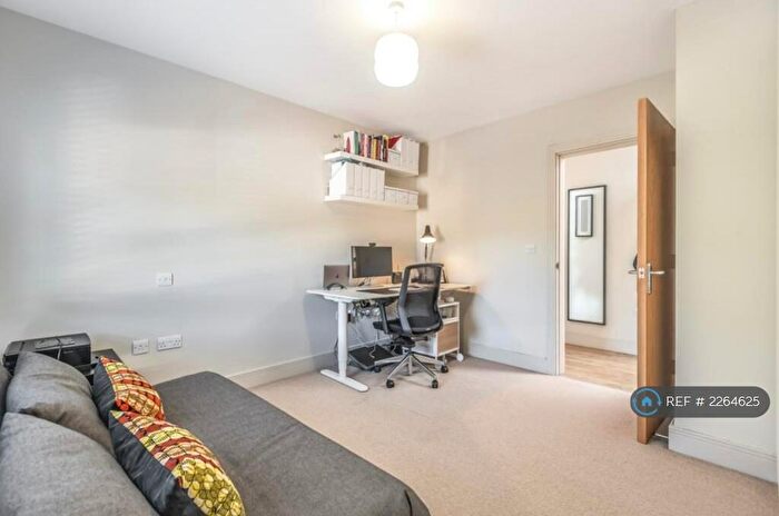 2 Bedroom Flat To Rent In Brockley Park, London, SE23