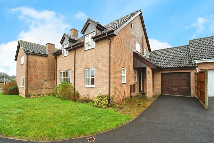 4 Bedroom Link Detached House For Sale In Wheatway, Gloucester, Gloucestershire, GL4
