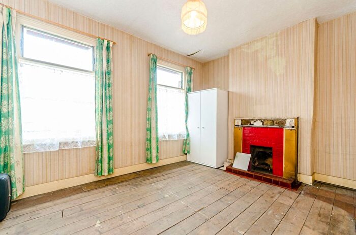 2 Bedroom Semi-Detached House For Sale In Amity Road, Stratford, London, E15