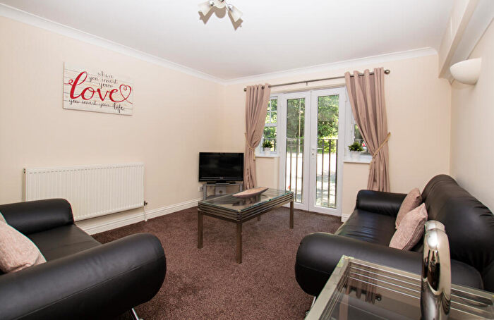 2 Bedroom Flat To Rent In Sandown Court, Worth, Crawley, RH10