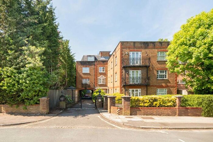 3 Bedroom Flat For Sale In Sunningfields Road, London, NW4