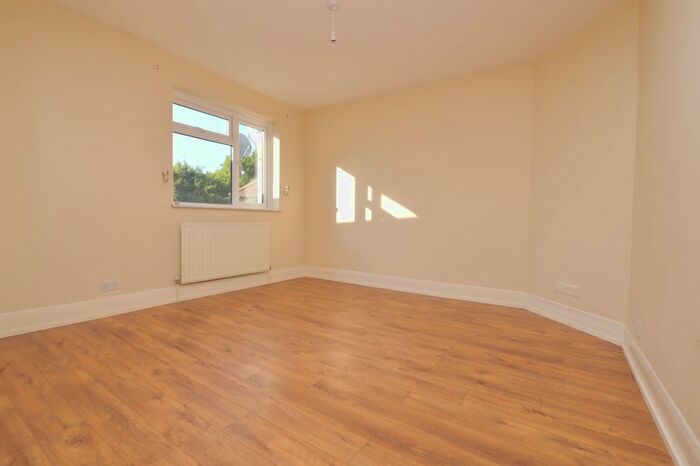 2 Bedroom Flat To Rent In Avery Hill Road, London, SE9