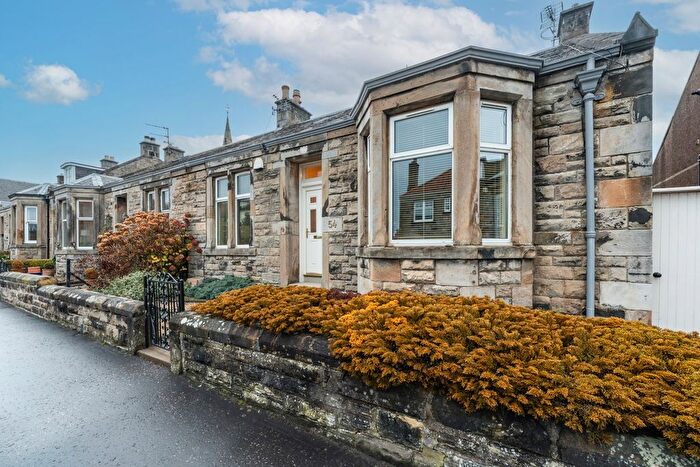 4 Bedroom Semi-Detached House For Sale In Cloanden Place, Kirkcaldy, KY2