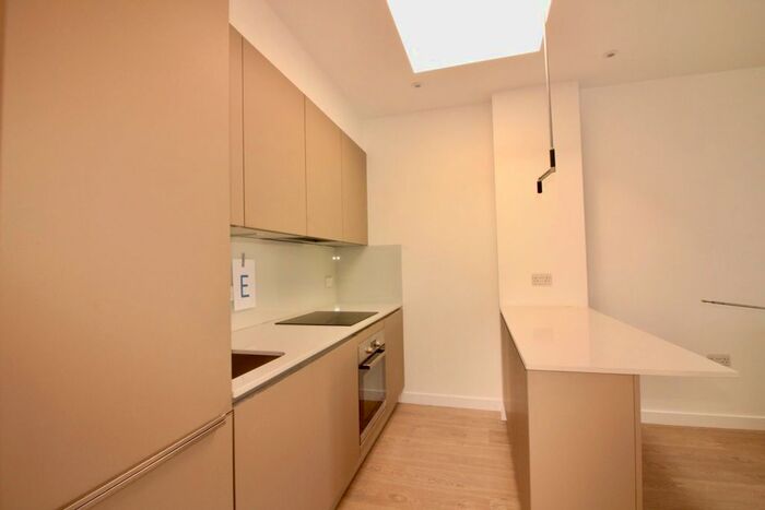 2 Bedroom Flat To Rent In Seven Sisters Road, Manor House, London, N4