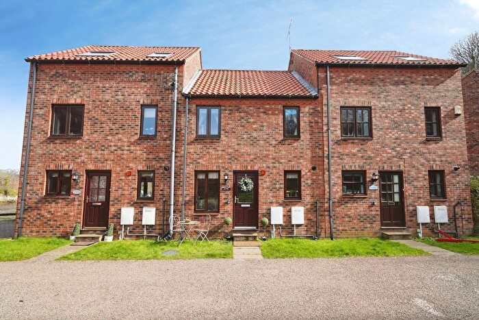 3 Bedroom Terraced House For Sale In Larpool Lane, Whitby, YO22