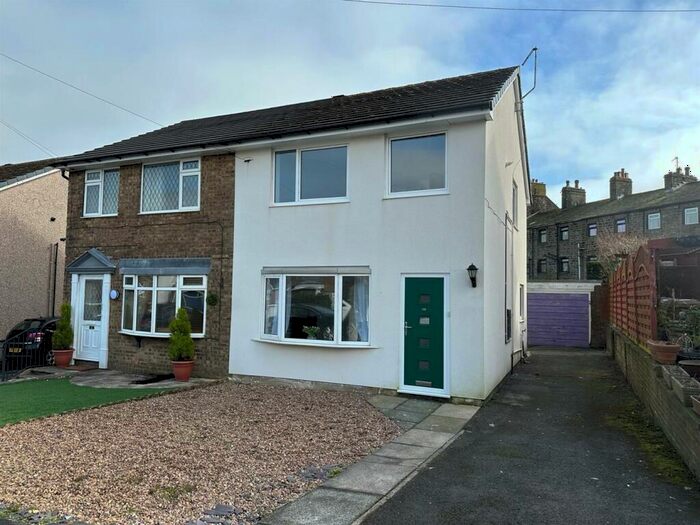 3 Bedroom Semi-Detached House To Rent In Bannister Walk, Cowling, BD22