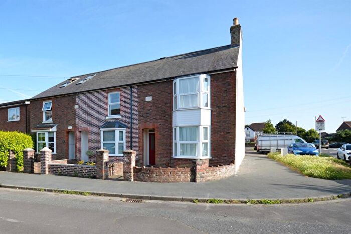 3 Bedroom End Of Terrace House To Rent In Grove Road, Chichester, PO19