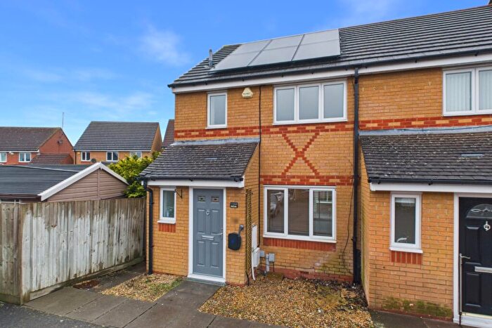 3 Bedroom Semi-Detached House To Rent In Esmonde Way, Leighton Buzzard, Bedfordshire, LU7