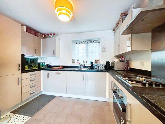 2 Bedroom Flat For Sale In Realmwood Close, Canterbury, Kent, CT1