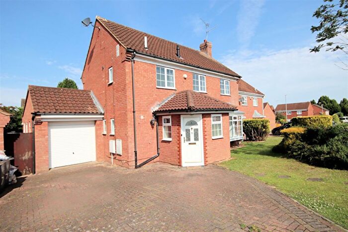 4 Bedroom Detached House To Rent In Blakeney Drive, Luton, LU2