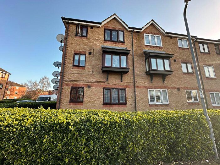 2 Bedroom Flat To Rent In Danbury Crescent, South Ockendon, RM15