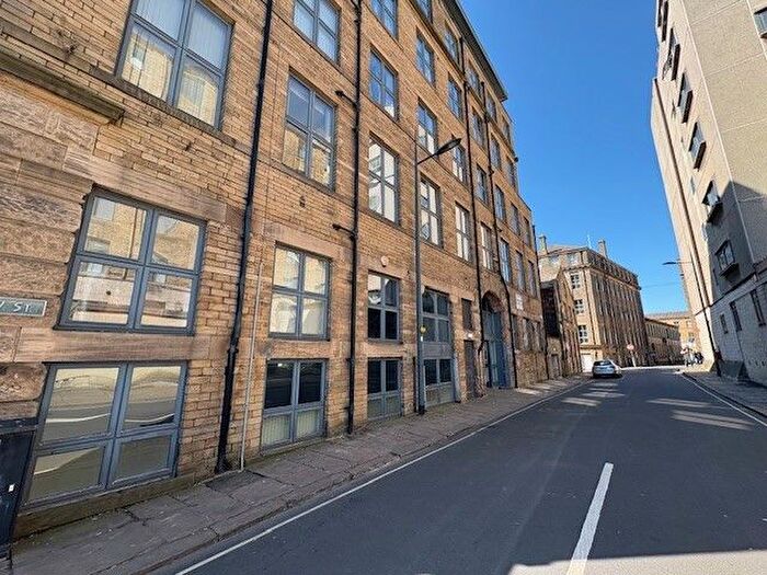 2 Bedroom Flat To Rent In Acton House, Scoresby Street, Bradford, West Yorkshire, BD1