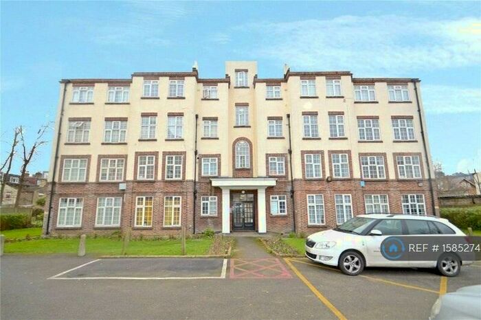 2 Bedroom Flat To Rent In St. James's Road, Croydon, CR0