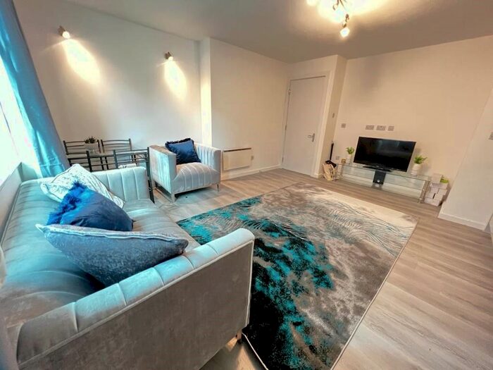 2 Bedroom Flat To Rent In Chapel Street, Salford, M3
