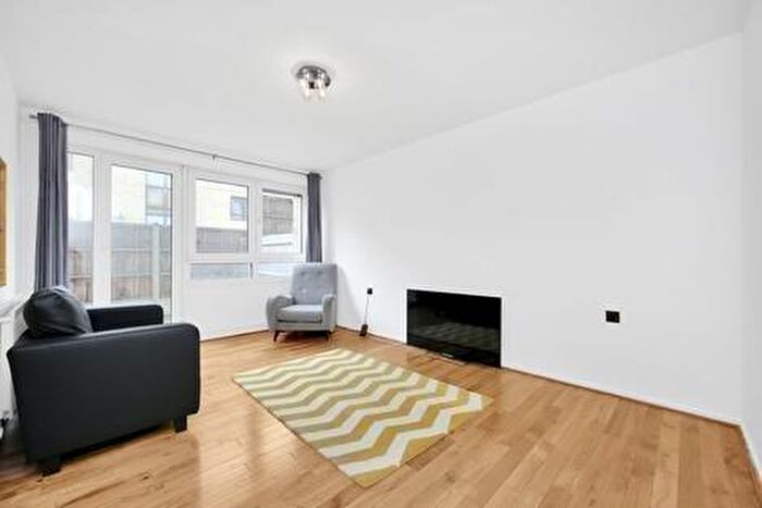 2 Bedroom Flat To Rent In Coniston House Southern Grove, London, E3