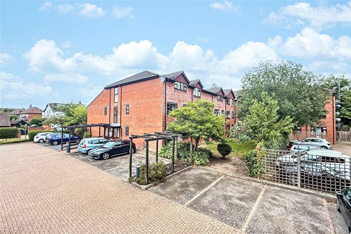 2 Bedroom Flat For Sale In Albert Walk, Crowthorne, Berkshire, RG45