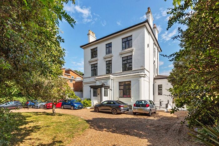 3 Bedroom Flat To Rent In West Hill, London, SW15