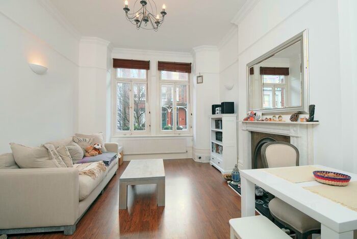 2 Bedroom Apartment To Rent In Carlingford Road, Hampstead, NW3