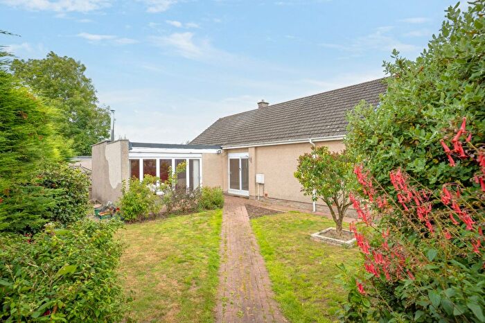 2 Bedroom Detached Bungalow For Sale In Hawthorn Bank, Carnock, KY12