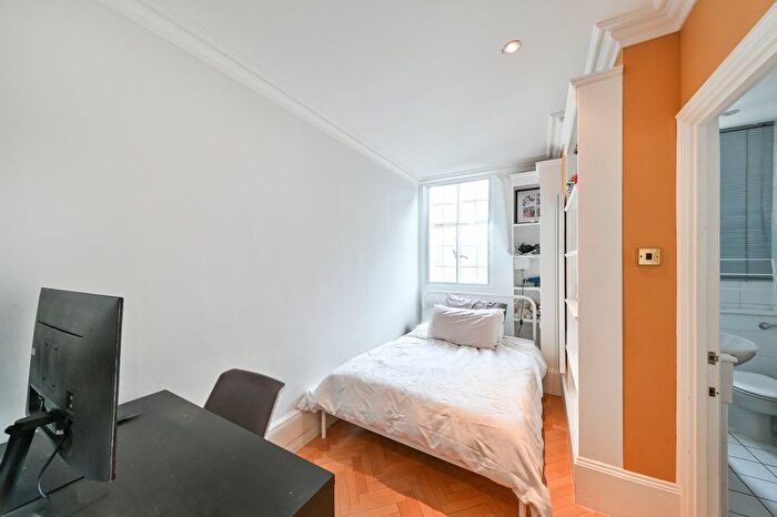 2 Bedroom Flat For Sale In Cornwall Gardens, London, SW7