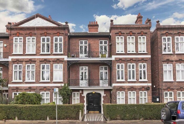 3 Bedroom Flat To Rent In Bishops Park Road, London, SW6