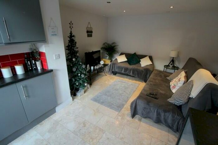 2 Bedroom Flat To Rent In Rhigos Gardens Cardiff, CF24